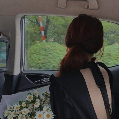顶流粉丝官宣恋情引爆服务器，服务器被挤瘫痪，凌晨引热议